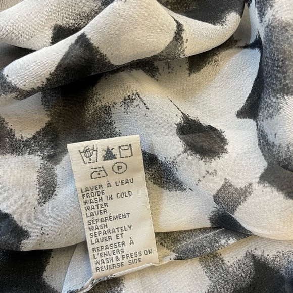 Rw&co black/white floral printed short sleeve blouse top women’s size Small - Picture 7 of 7